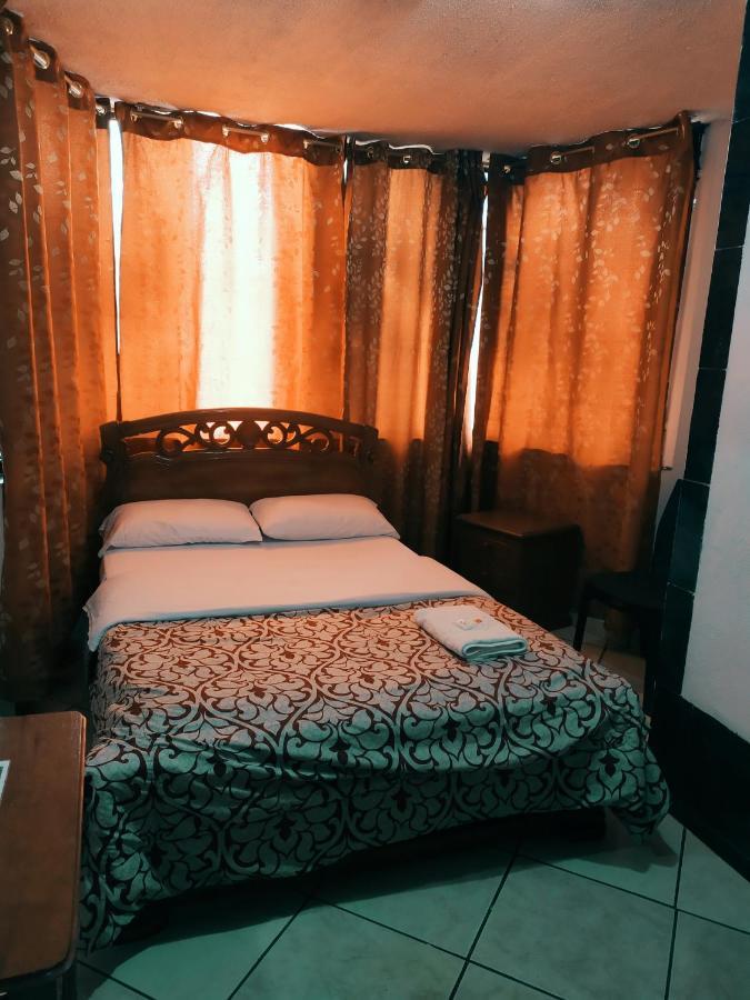 Hostal Ajavi Del Sur キト エクステリア 写真